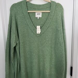 NWT Aerie UnREAL Green V-Neck Sweater